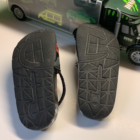 Champion Kids IPO Slide with Strap - Picture 7 of 7